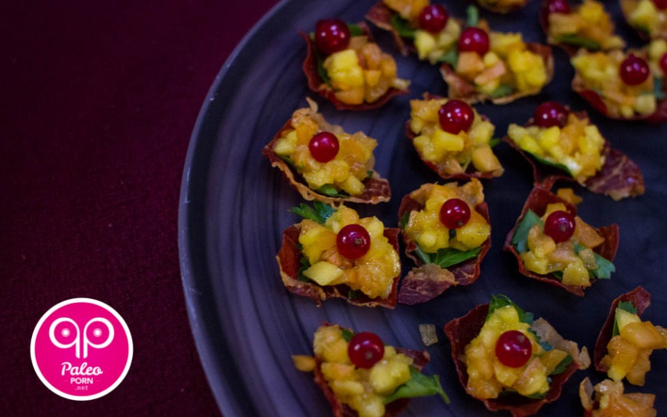 Paleo Recipe Crispy Prosciutto Fruit Cups