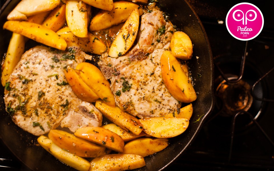 Paleo Pork Chops and Apples
