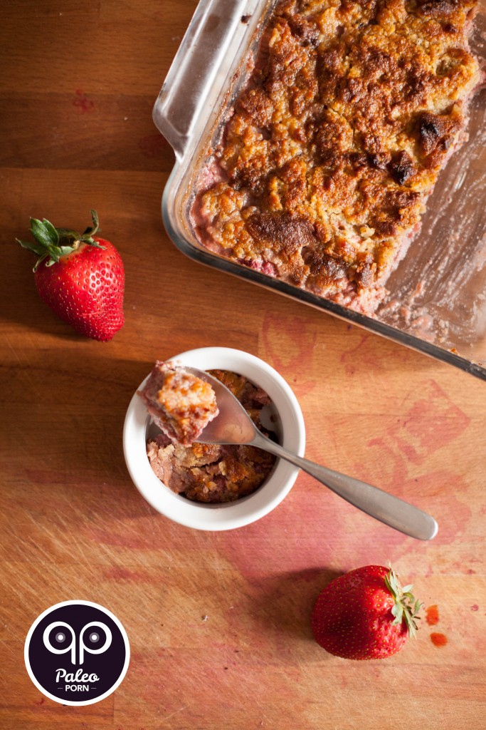 Paleo Strawberry Rhubarb Crumble