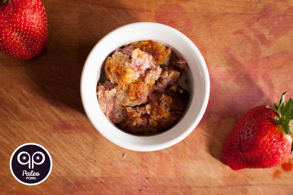 Paleo Strawberry Rhubarb Crumble